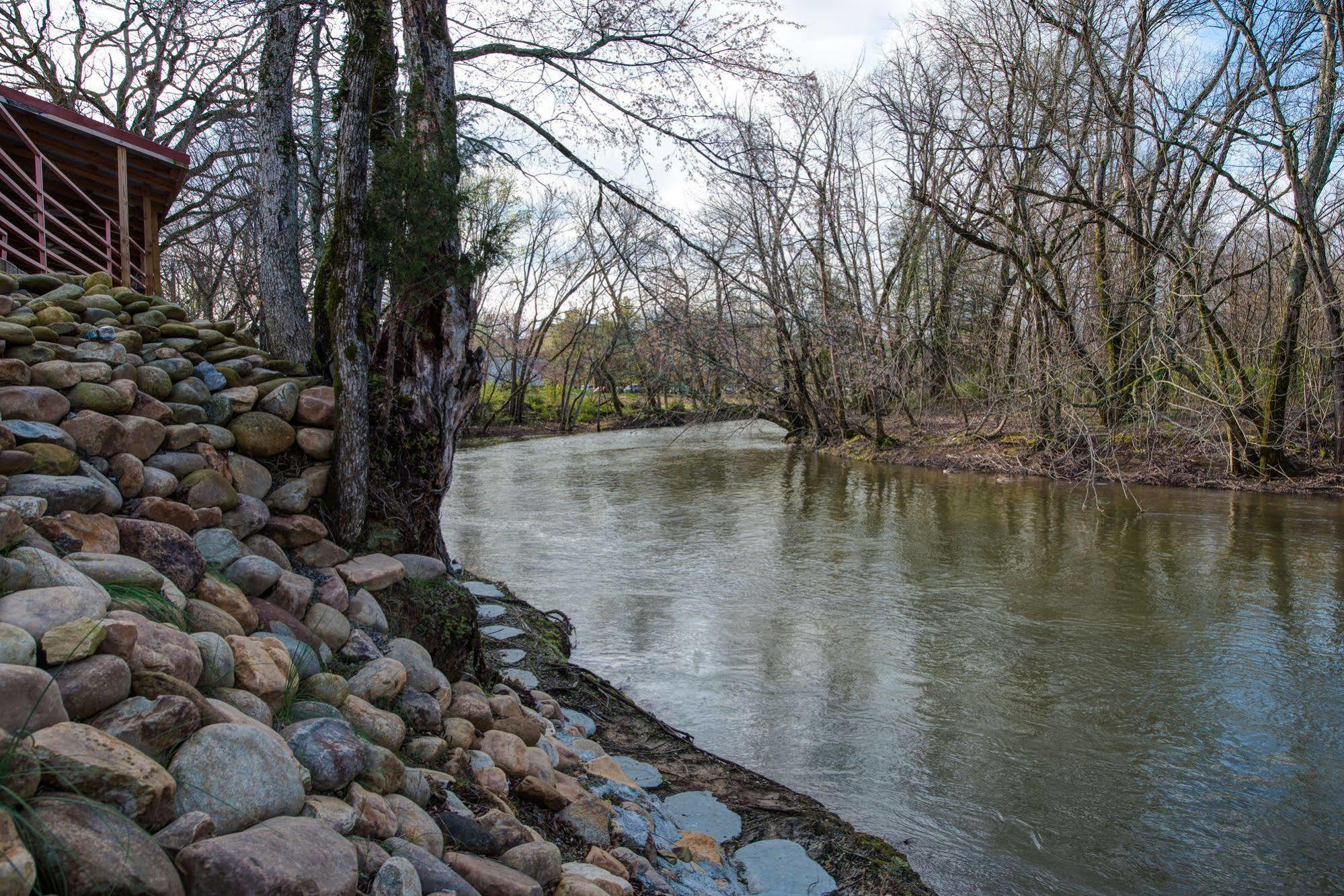 River Bend - Hotel Pigeon Forge