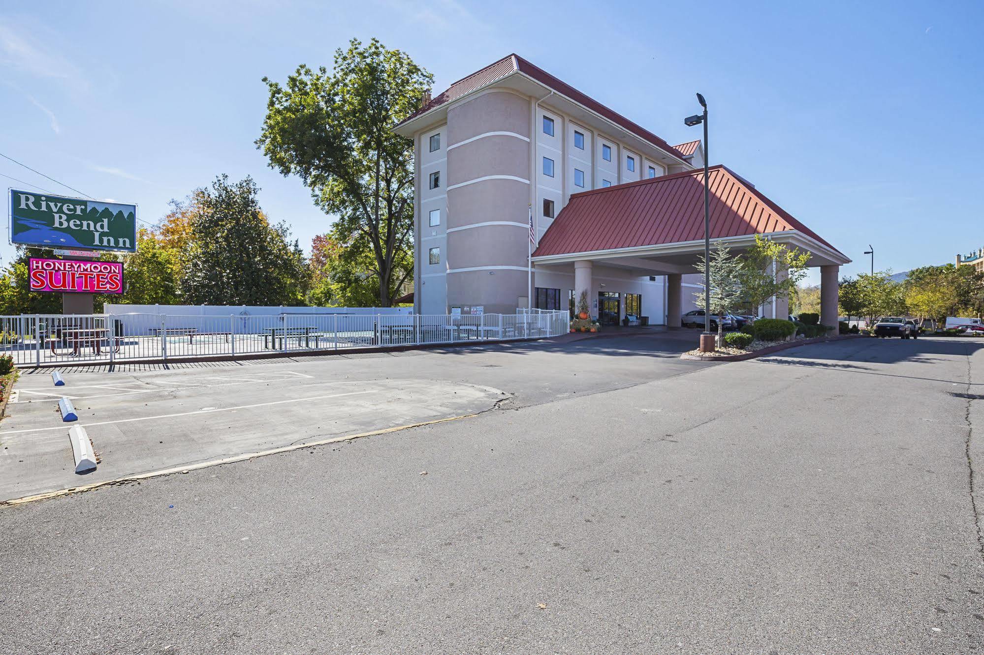 Hotel River Bend - 2*