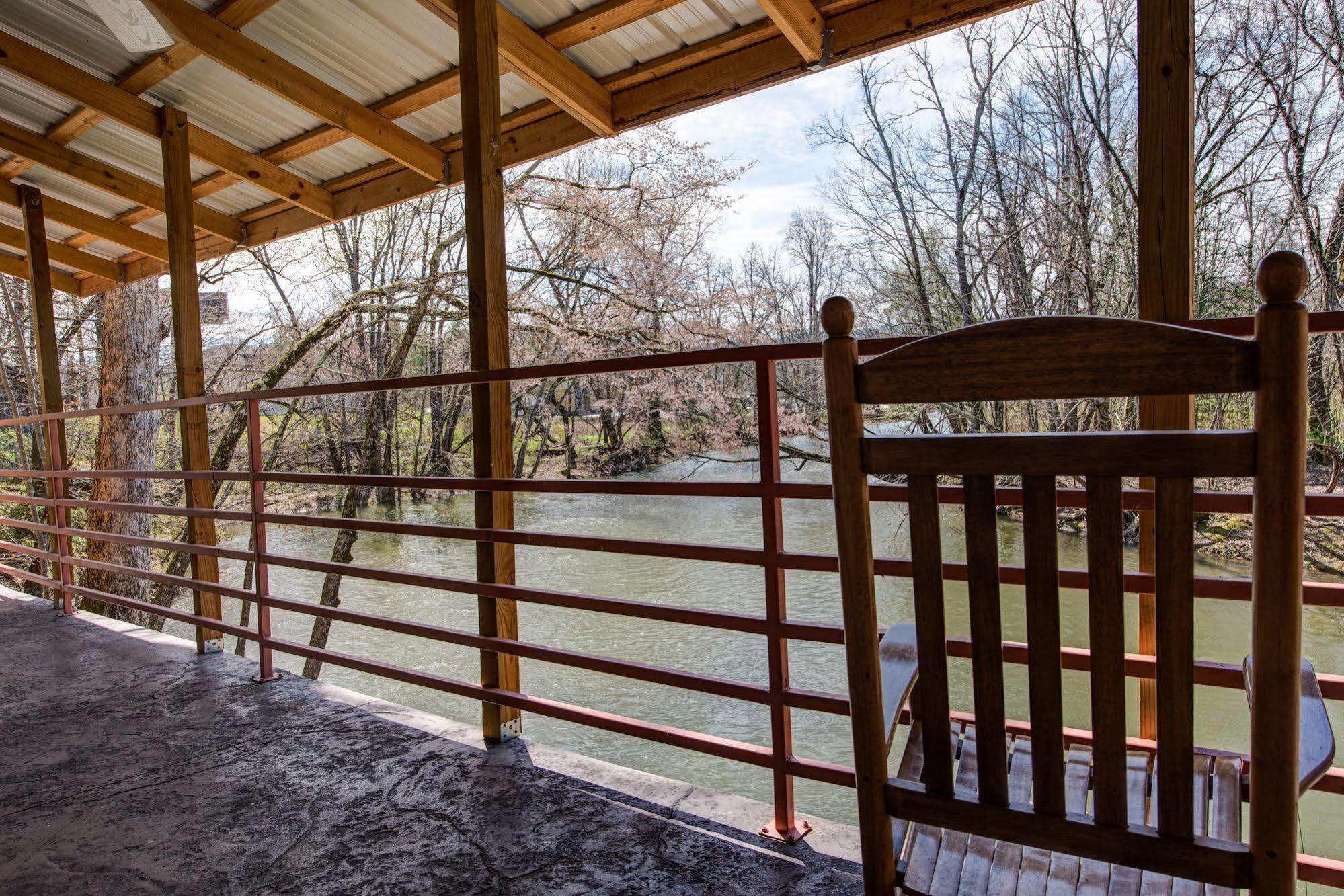 River Bend - Hotel Pigeon Forge