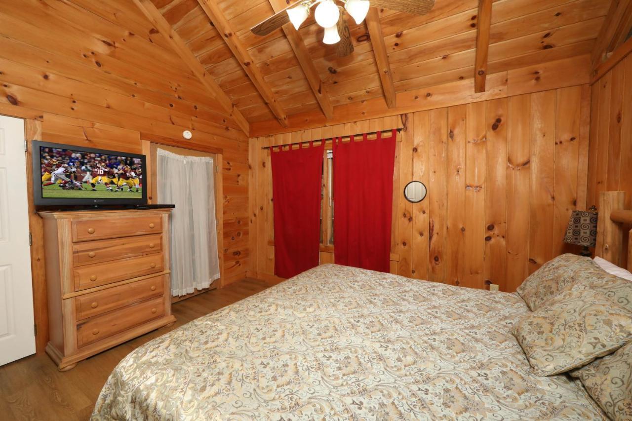 Creekside Tranquility 365 - One Bedroom Cabin Holiday home