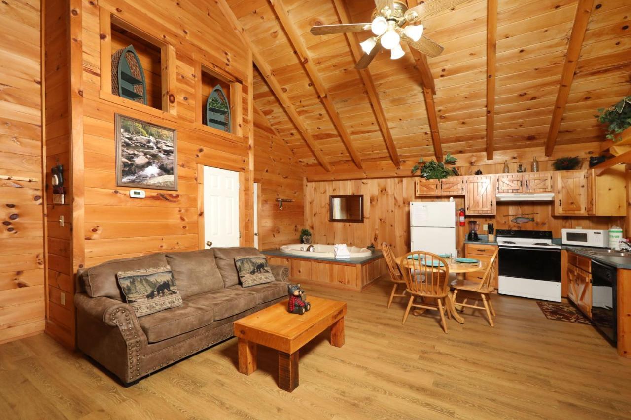 Creekside Tranquility 365 - One Bedroom Cabin * Pigeon Forge