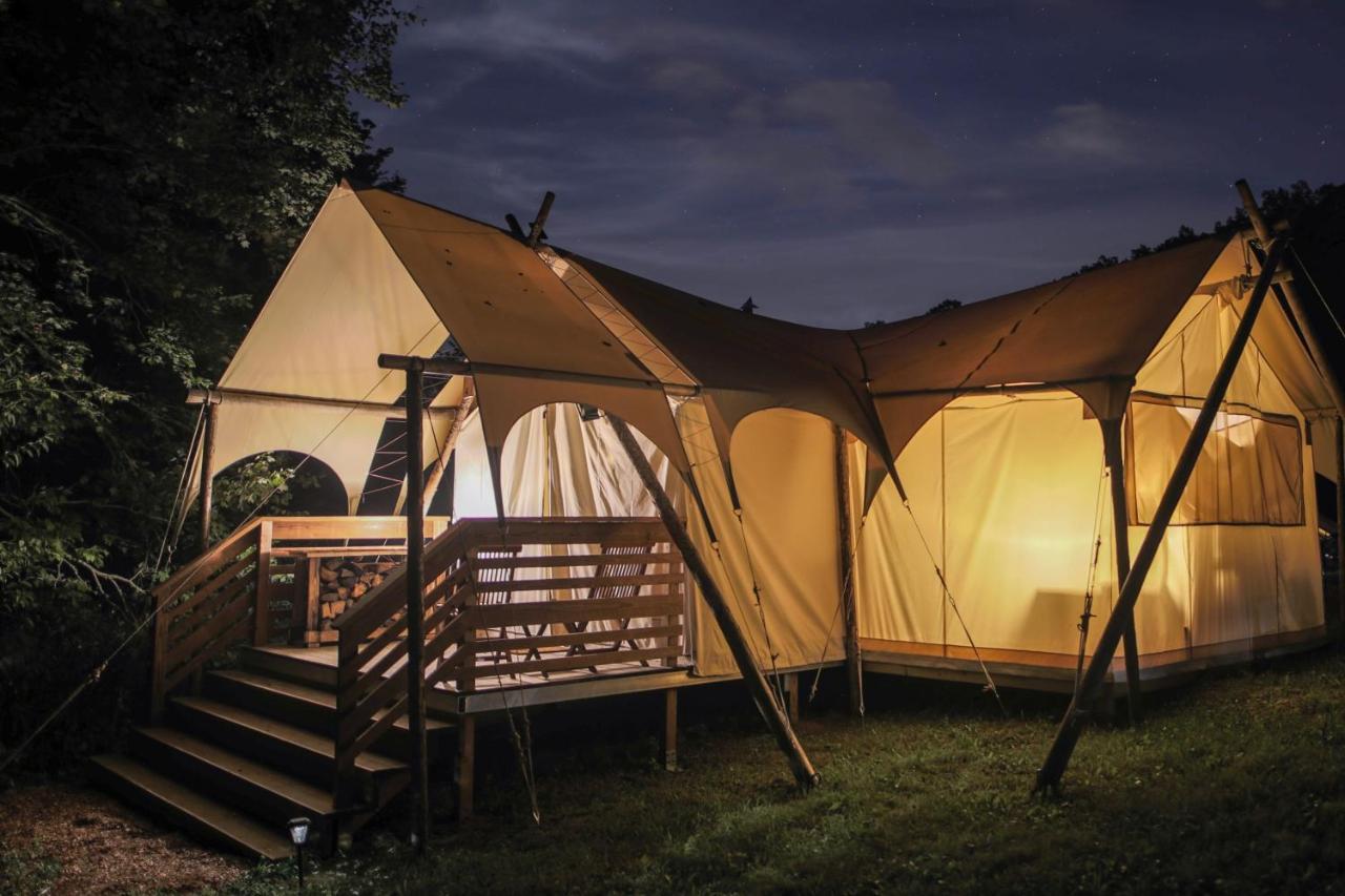 Luxury tent Under Canvas Great Smoky Mountains