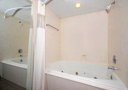 Quality & At Dollywood Lane Hotel 2*