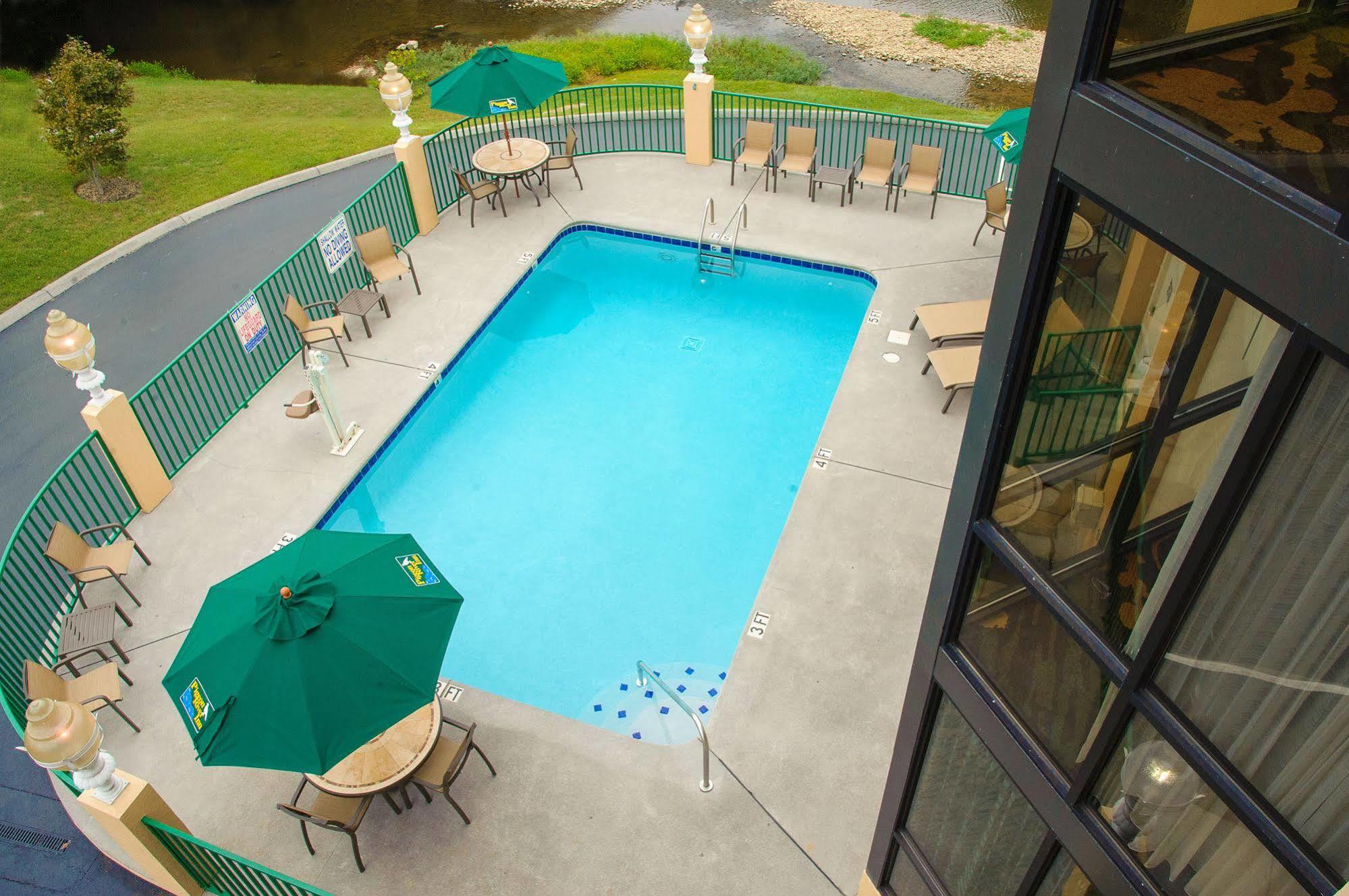 Pigeon River Hotel