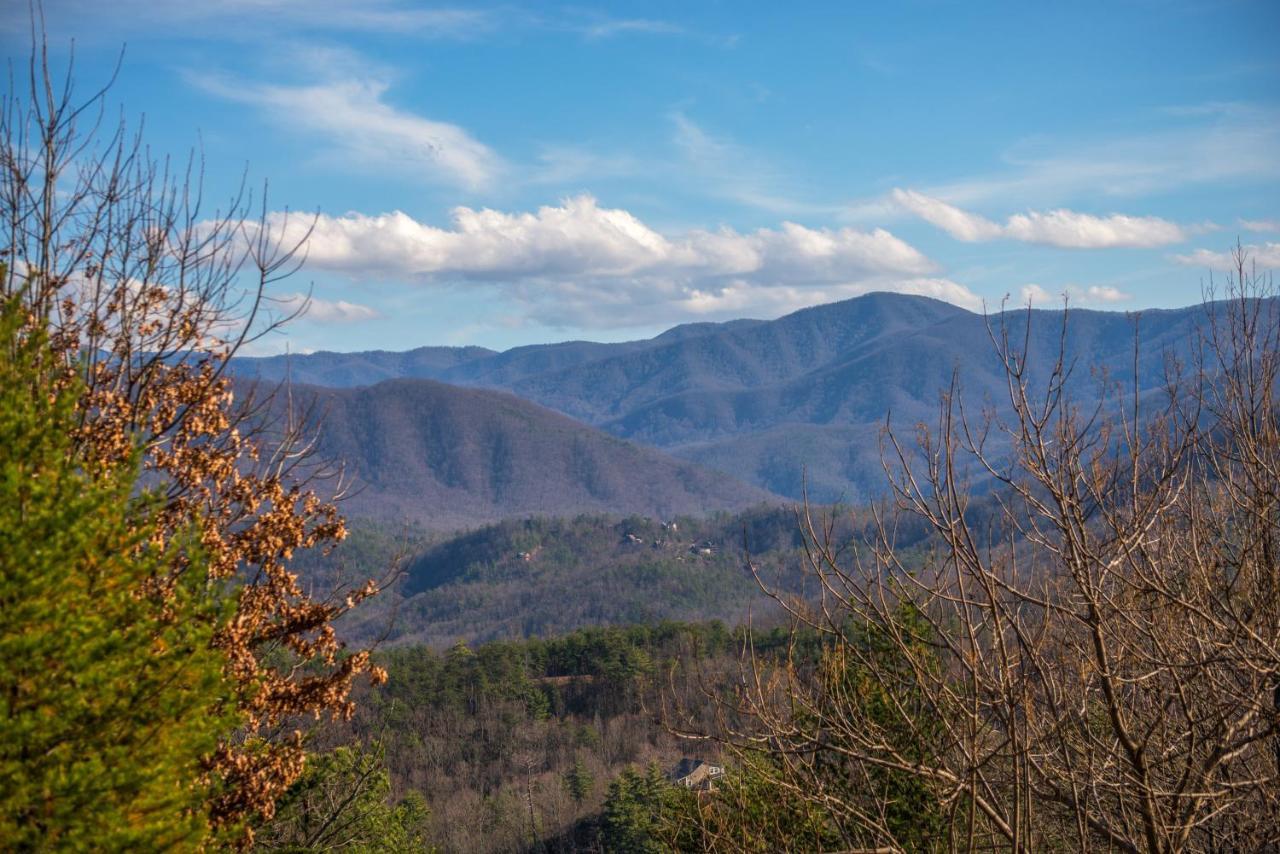 Peaceful Setting Cabin Pigeon Forge