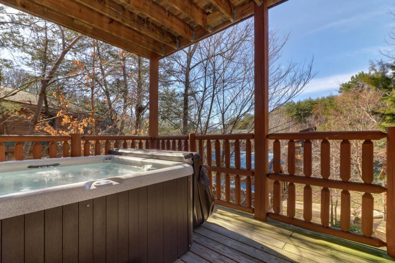 Peaceful Setting Cabin Holiday home *