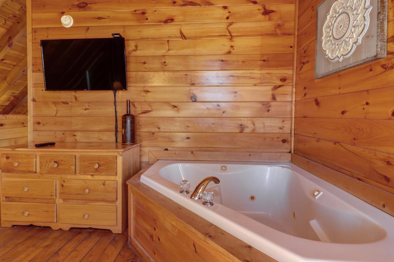 Peaceful Setting Cabin Holiday home *