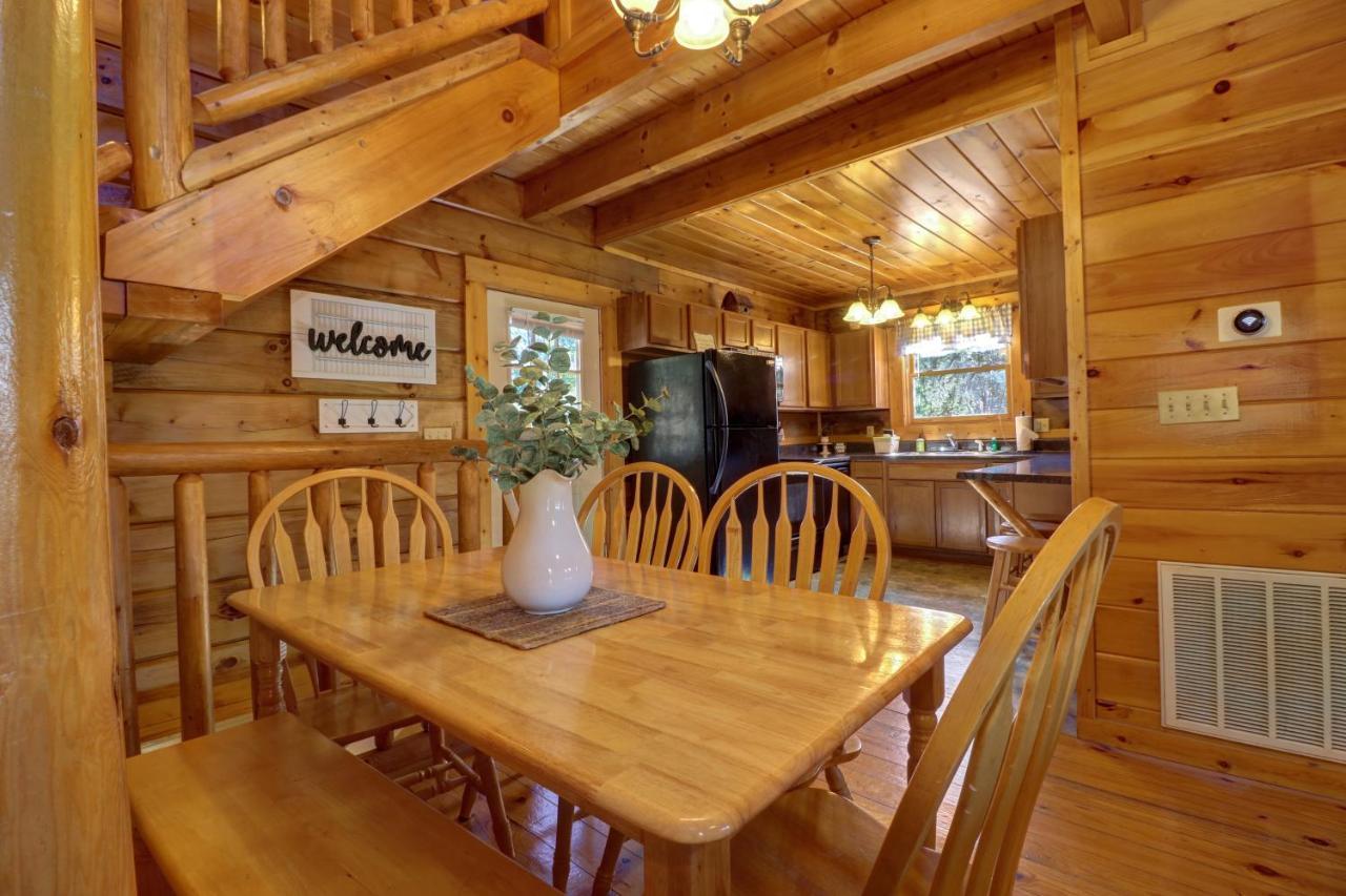 Peaceful Setting Cabin Holiday home