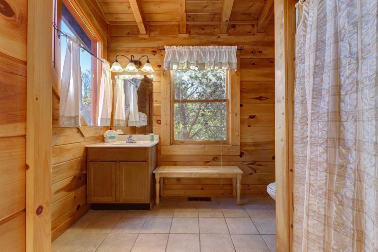 Peaceful Setting Cabin * Pigeon Forge