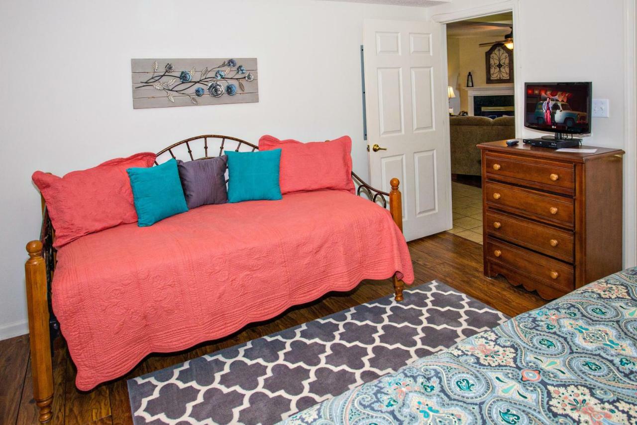Whispering Pines 104 Holiday home