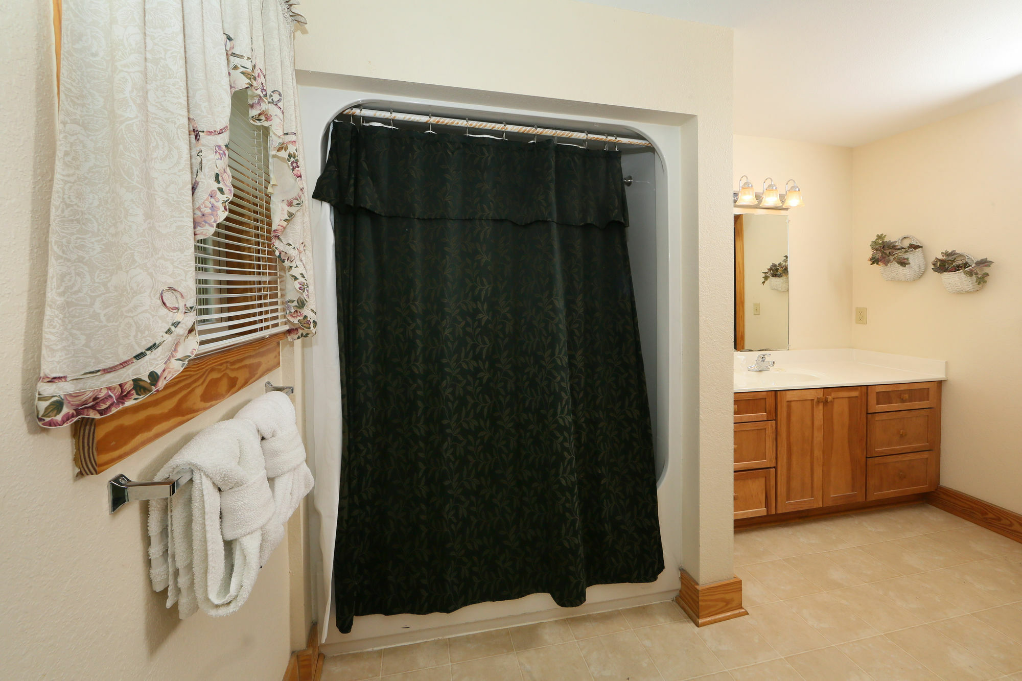Eden Crest Vacation Apartment