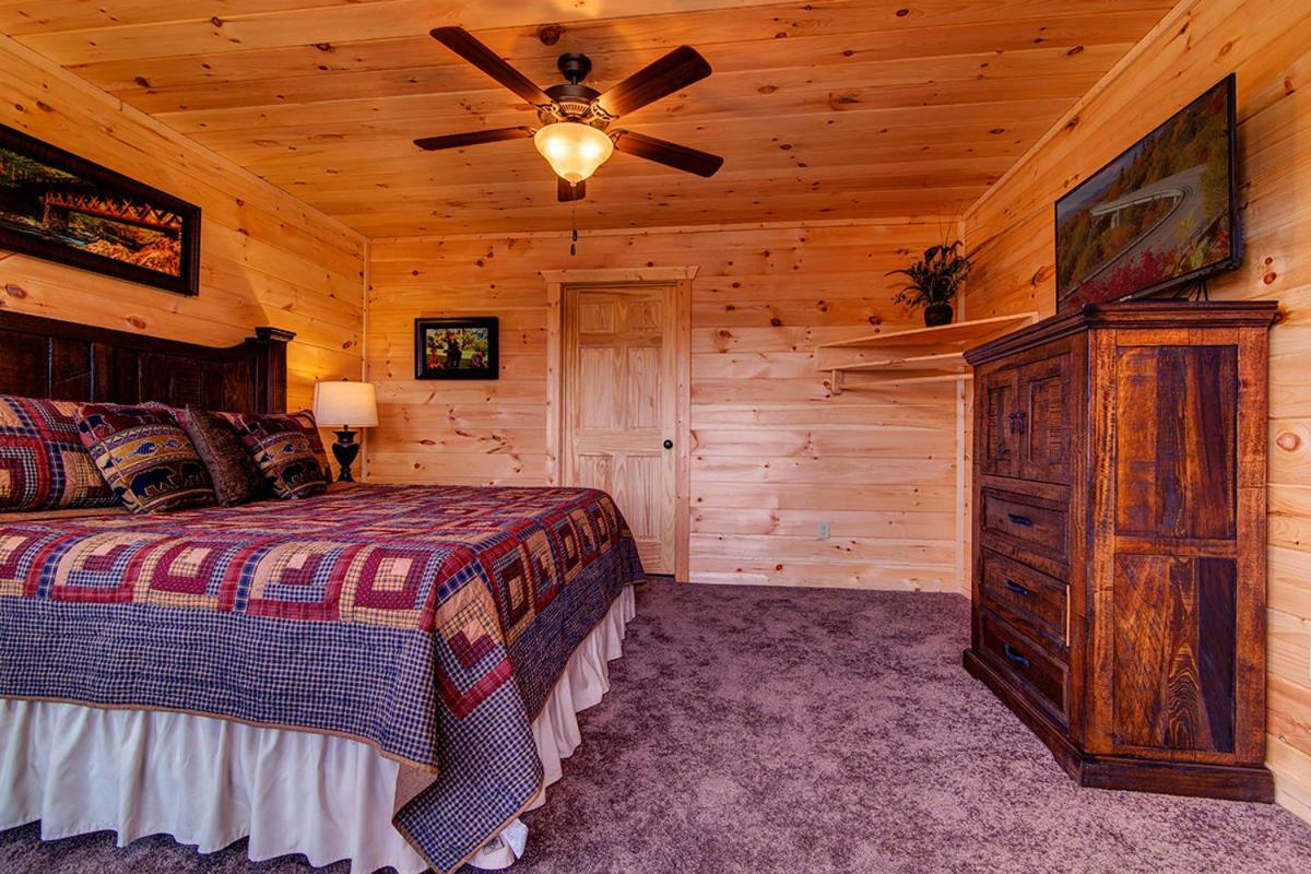 A River Runs Through It Cabin Holiday home Pigeon Forge