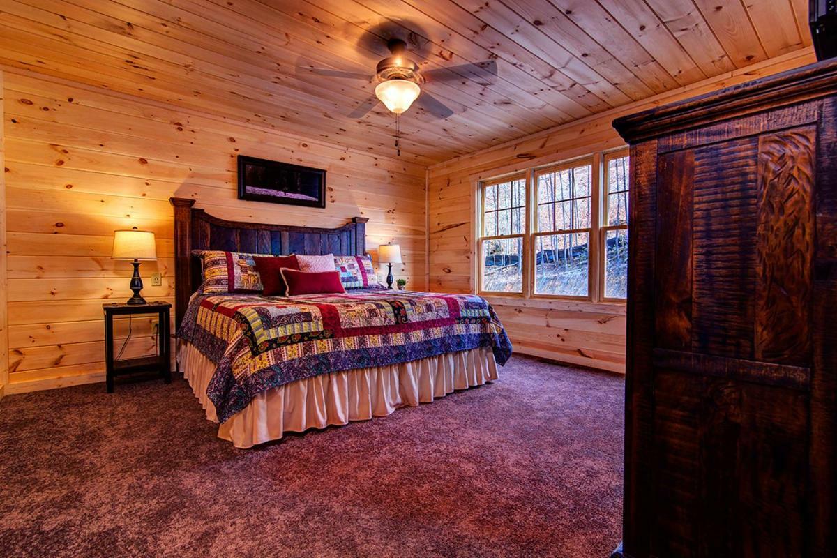 A River Runs Through It Cabin Holiday home Pigeon Forge
