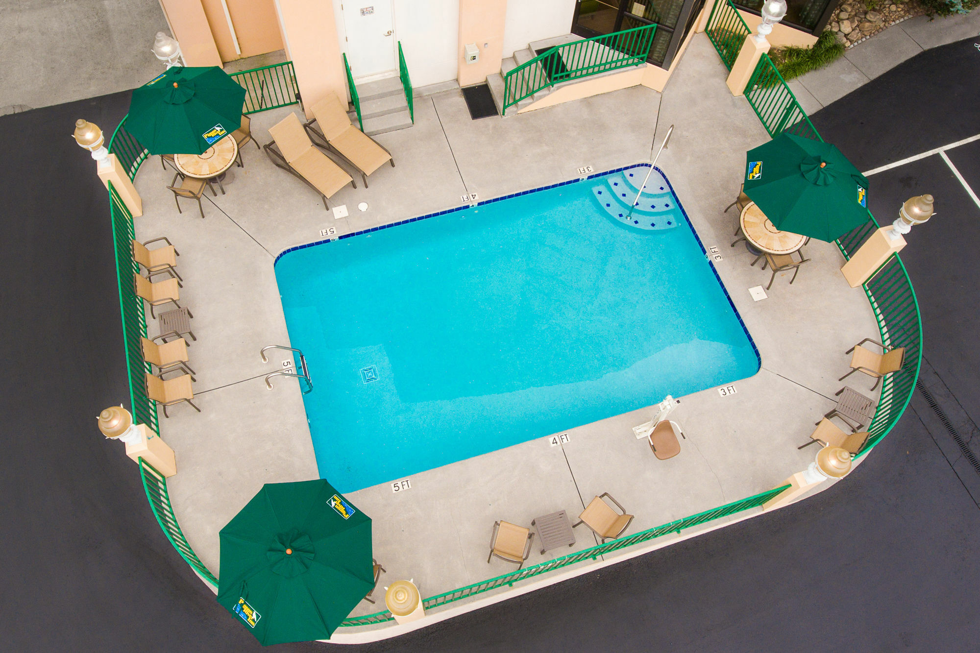 Pigeon River Hotel
