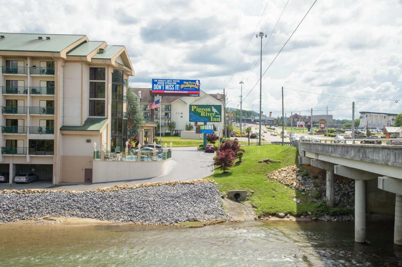 Pigeon River Hotel