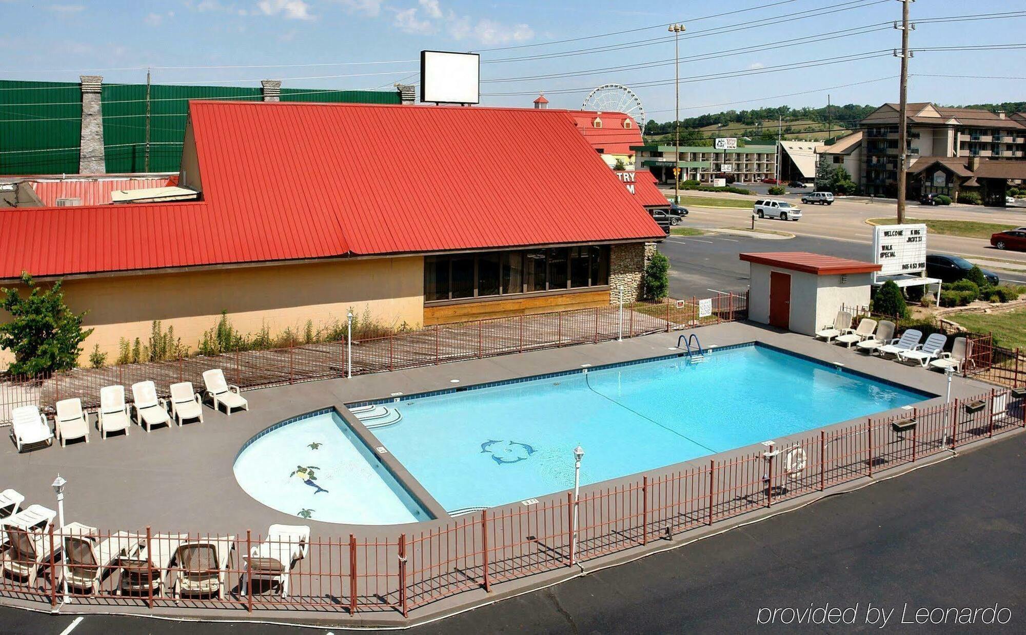 Red Roof & Parkway 2*