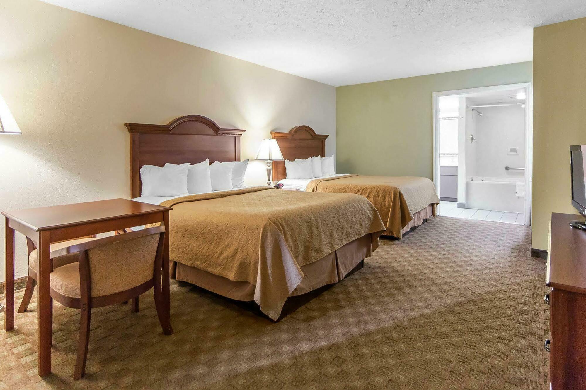 Hotel Quality & At Dollywood Lane Pigeon Forge