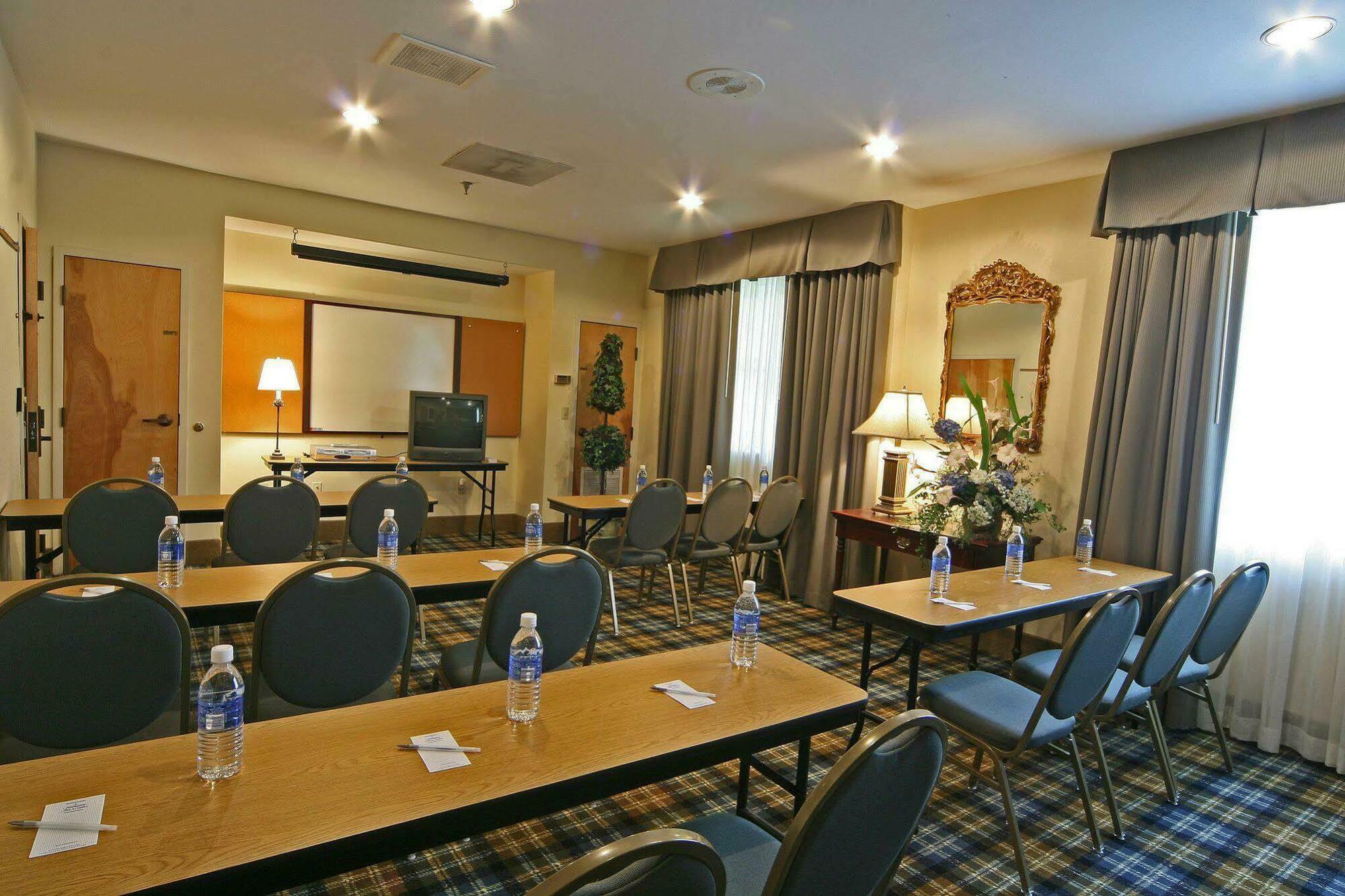 Hampton & On The Parkway Hotel Pigeon Forge