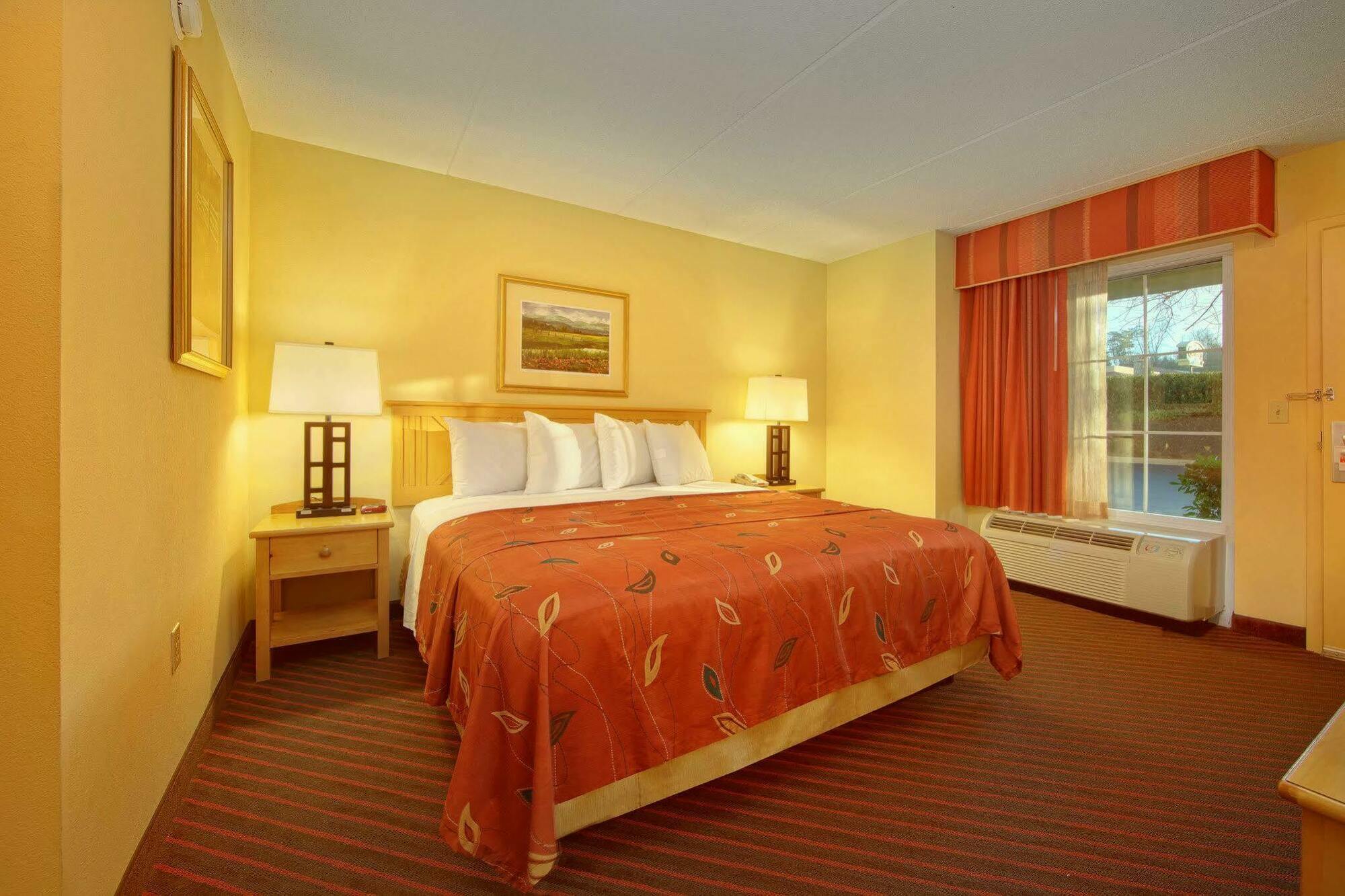 Econo Riverside Lodge *