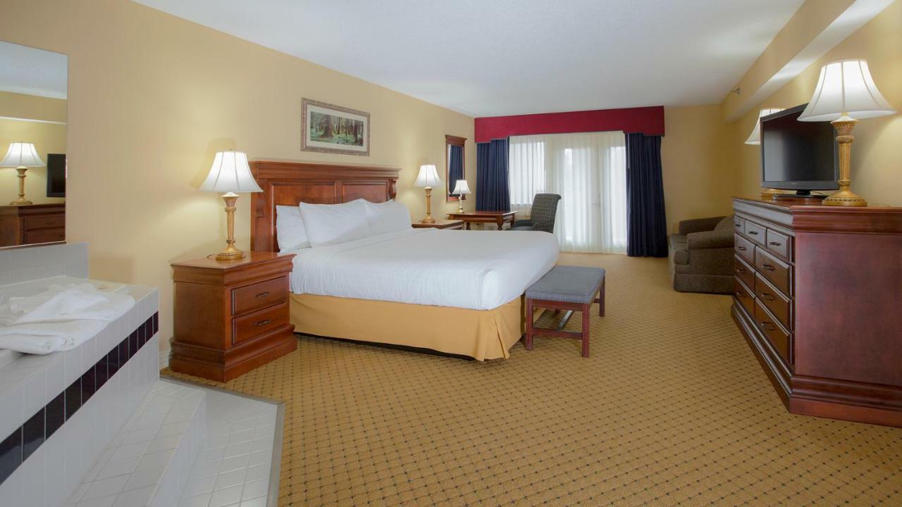 Music Road And Hotel