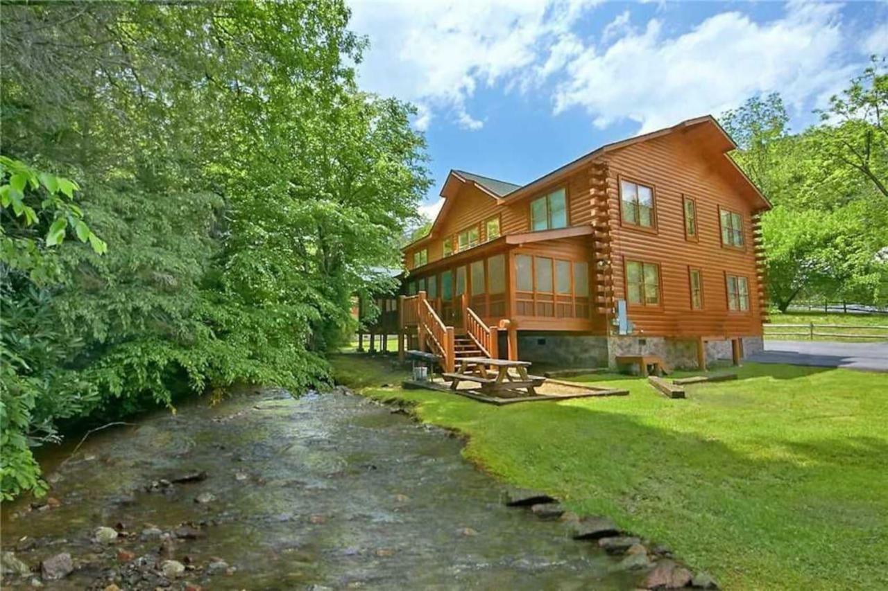 Rushing Water - Beautiful Back Yard Along Caney Creek - Hot Tub Game Holiday home