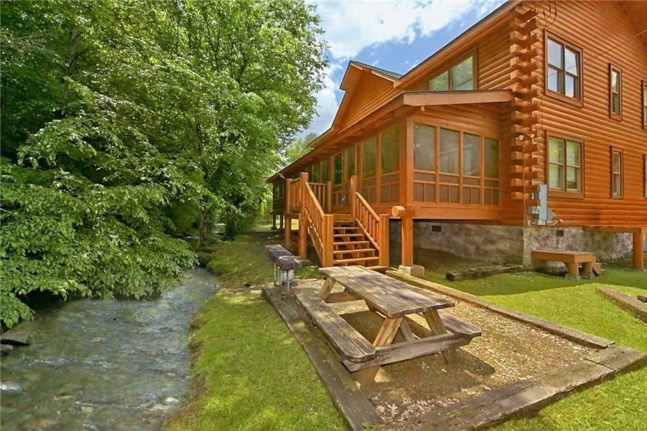 Holiday home Rushing Water - Beautiful Back Yard Along Caney Creek - Hot Tub Game