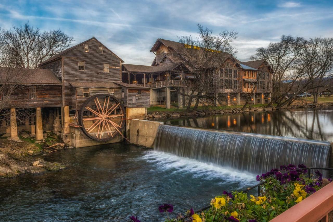 A Barefoot Landing Pigeon Forge