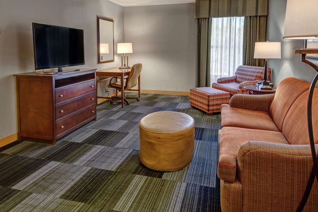 Hampton & On The Parkway Hotel 3*