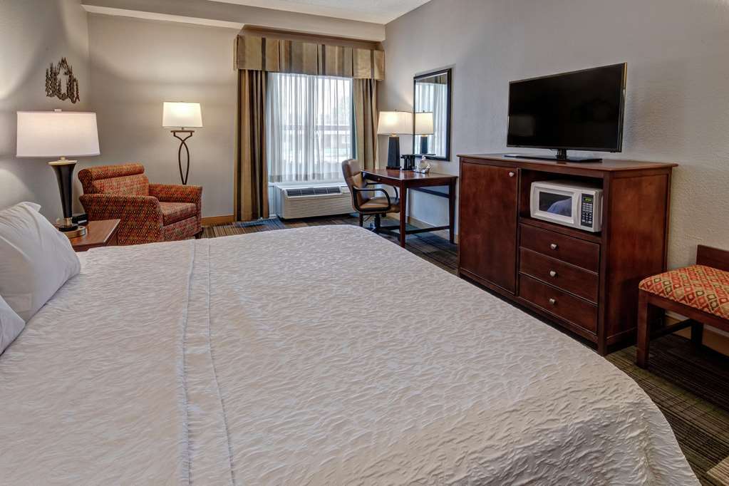 Hotel Hampton & On The Parkway 3*