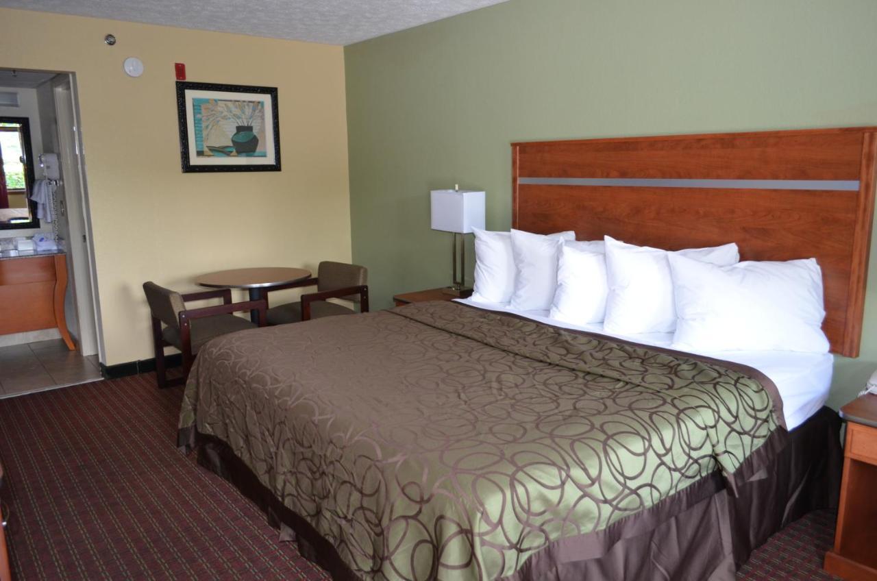 Baymont By Wyndham Near Island Drive Hotel 3*