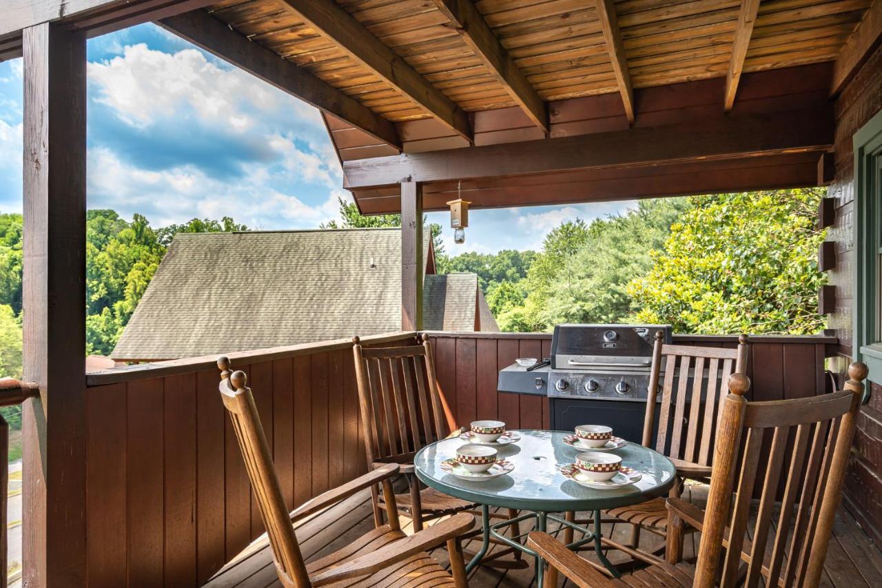 Reflections, Hot Tub, Pool, Wifi, 1089 Free Tickets Each Paid Day, Dollywood And Holiday home *