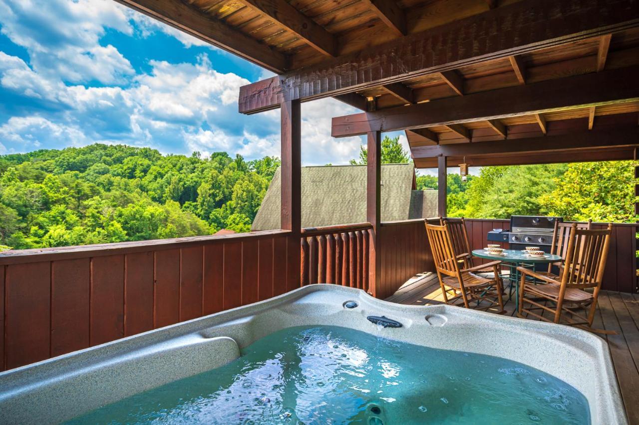 Reflections, Hot Tub, Pool, Wifi, 1089 Free Tickets Each Paid Day, Dollywood And