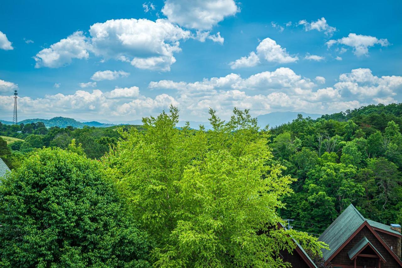 Reflections, Hot Tub, Pool, Wifi, 1089 Free Tickets Each Paid Day, Dollywood And Holiday home