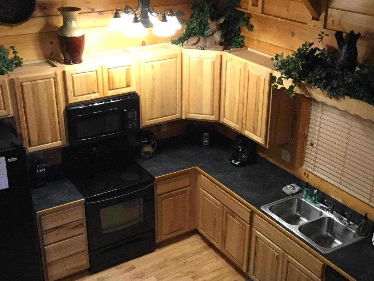 2 Swimming Pools Free Mini Golf Honey Bear Mtn Cabin - Hot Tub - Pool Table Holiday home *