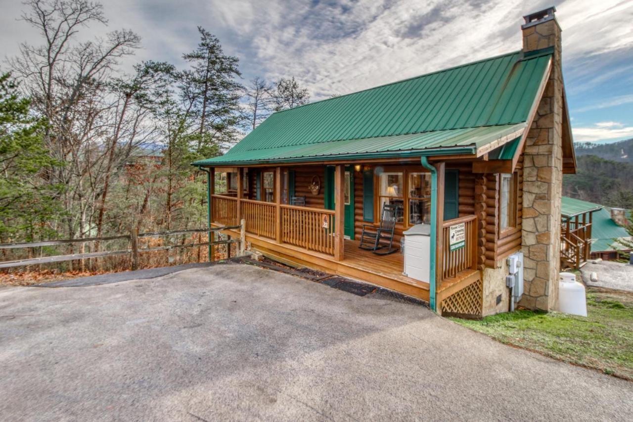 Cuddly Bear Hideaway * Pigeon Forge