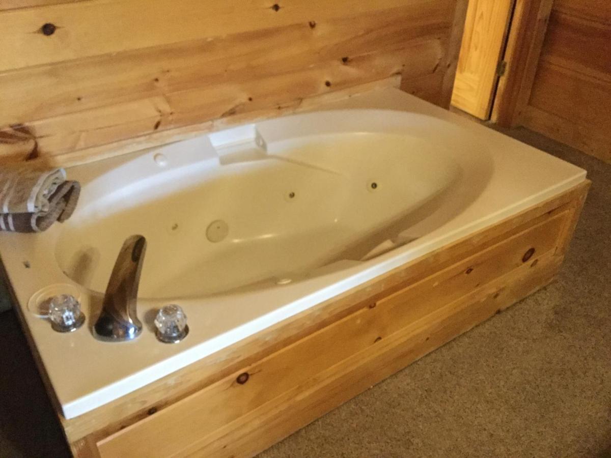 2 Swimming Pools Free Mini Golf Honey Bear Mtn Cabin - Hot Tub - Pool Table Holiday home