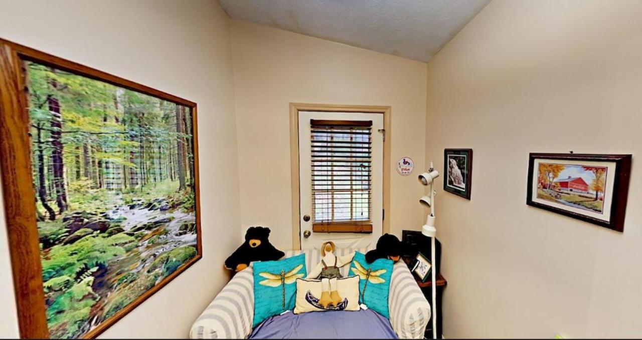 Cozy Creek * Pigeon Forge