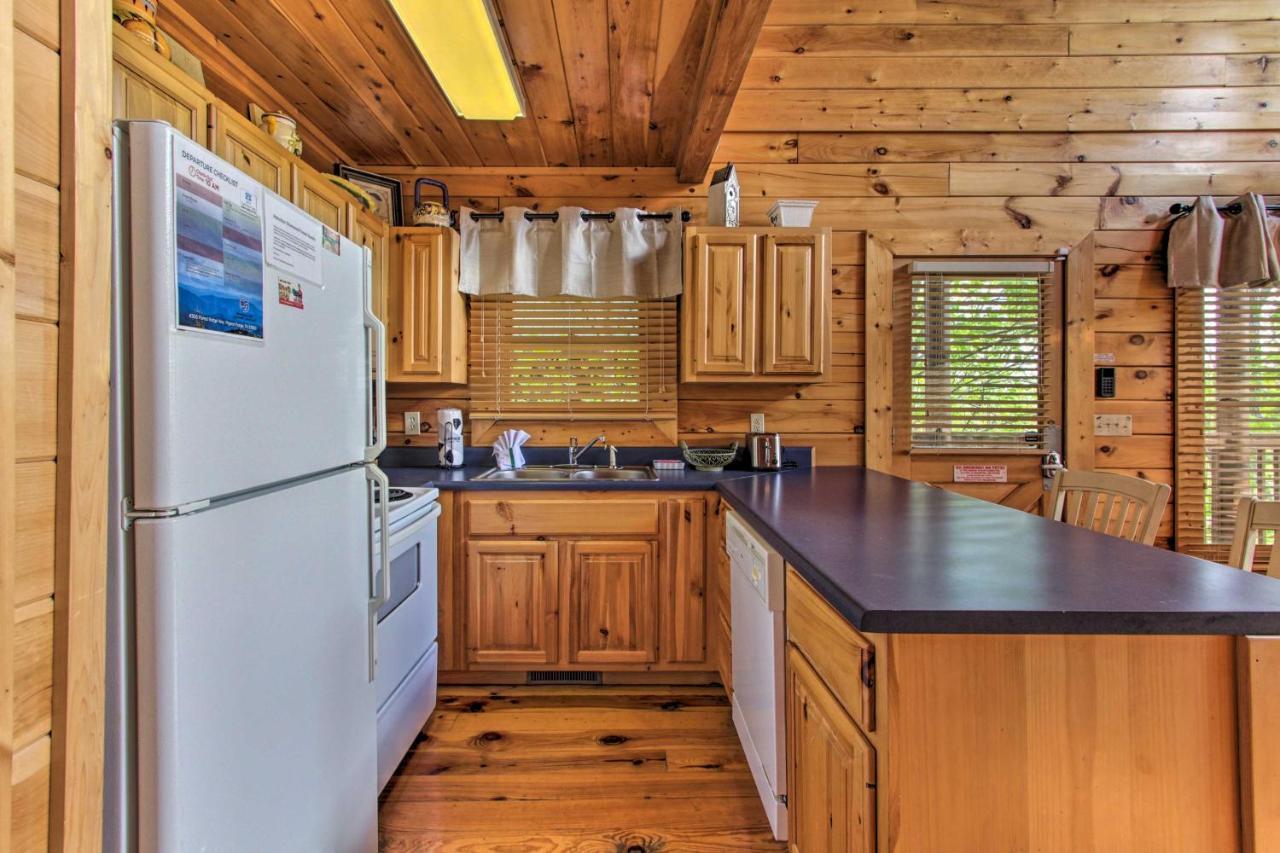 Family Cabin With Pool And Hot Tub Holiday home *
