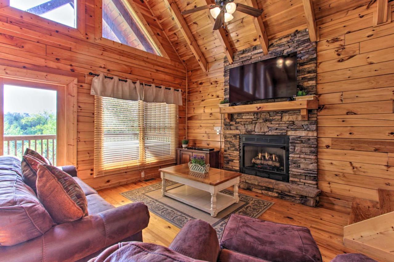 Family Cabin With Pool And Hot Tub * Pigeon Forge