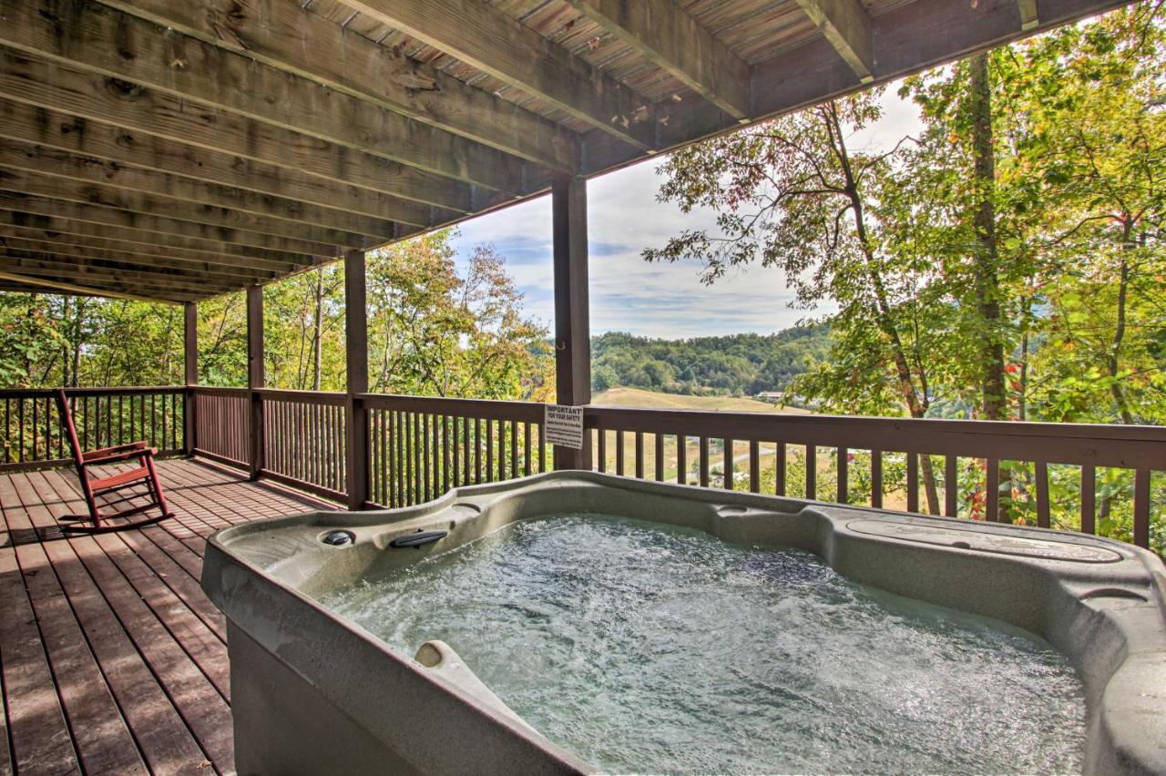Holiday home Scenic Solitude With Private Hot Tub! Pigeon Forge
