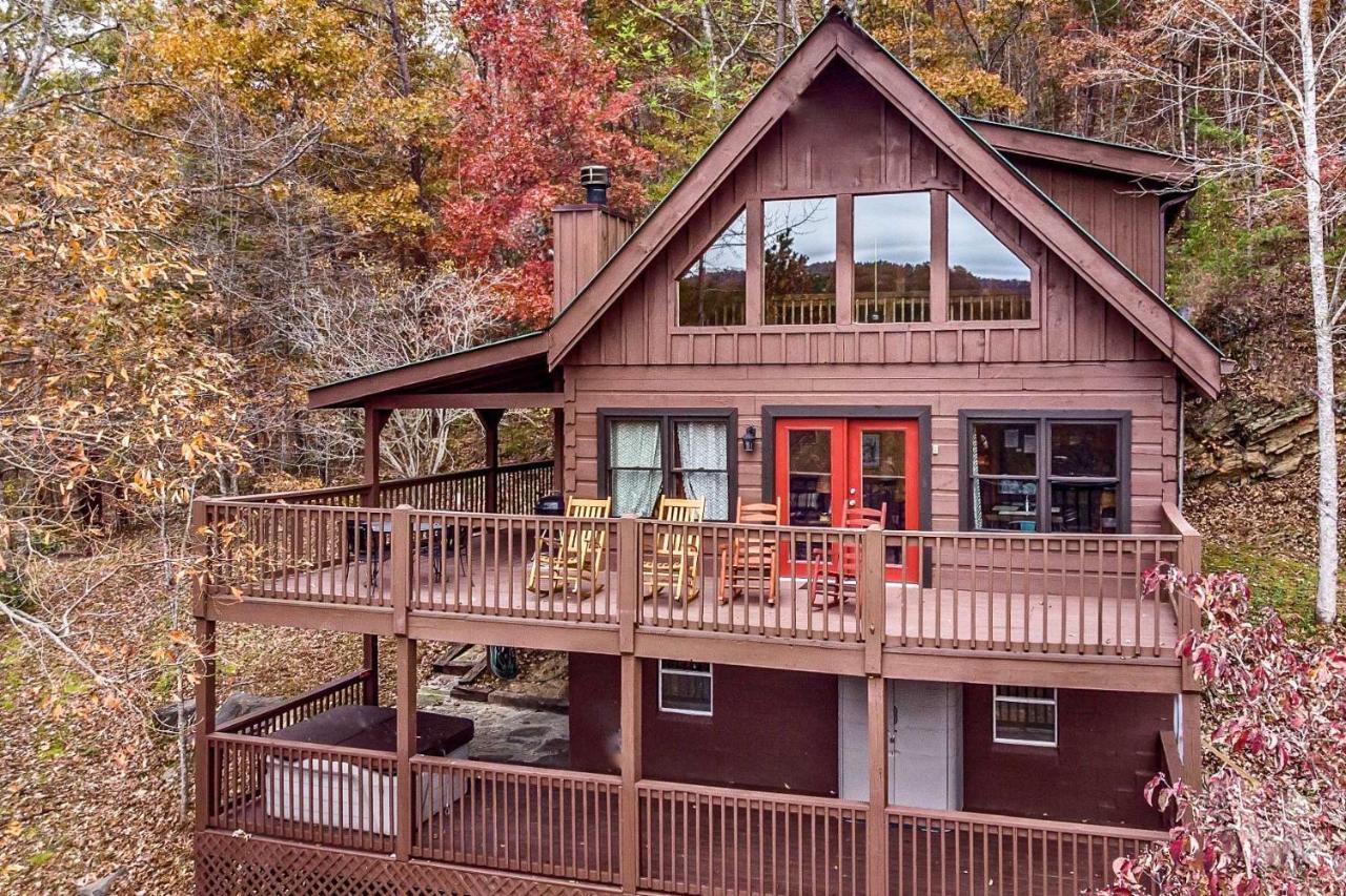 Scenic Solitude With Private Hot Tub! Pigeon Forge