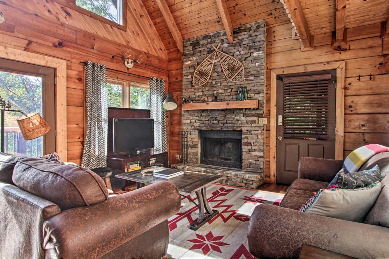 Scenic Solitude With Private Hot Tub! * Pigeon Forge