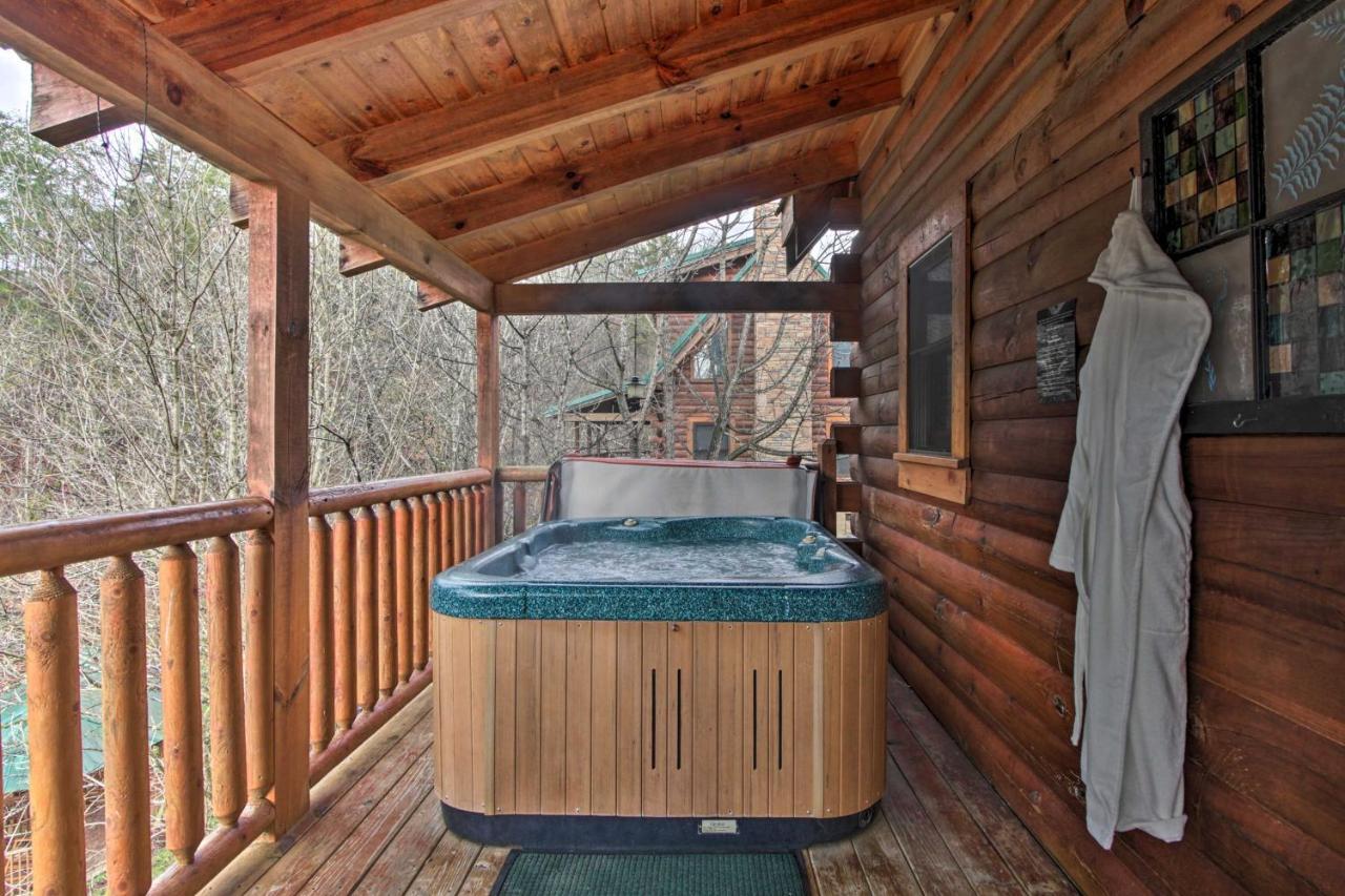 Romantic With Hot Tub In Pigeon Forge! *
