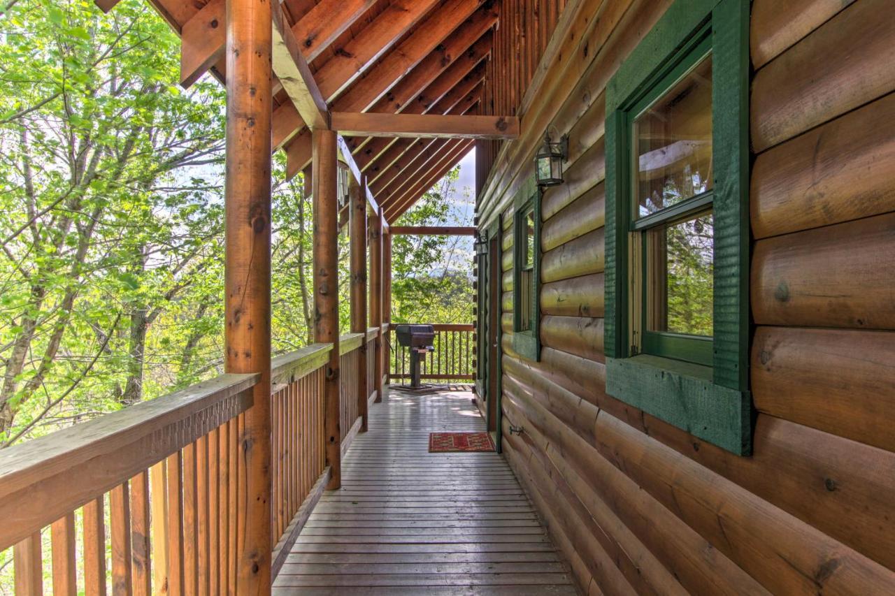 Family Cabin With Pool And Hot Tub *