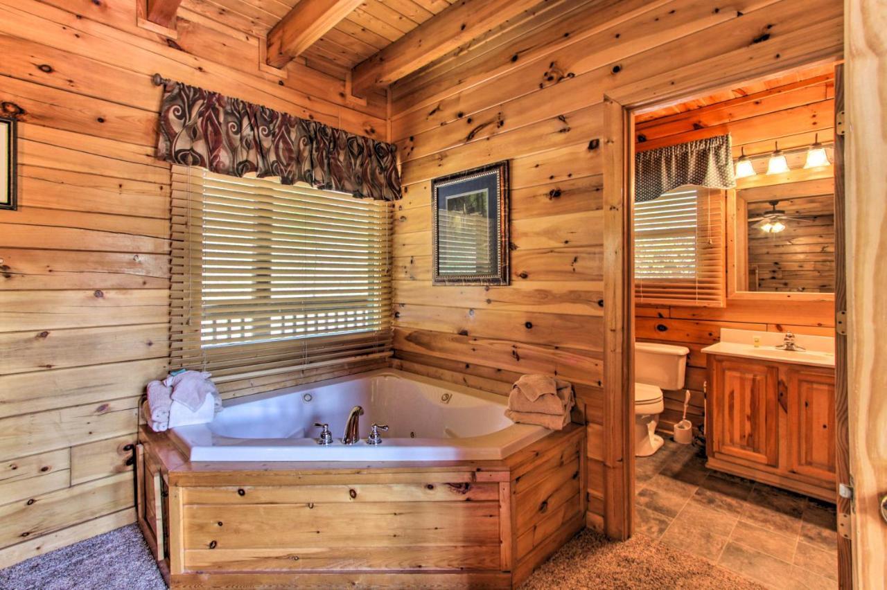 Family Cabin With Pool And Hot Tub * Pigeon Forge