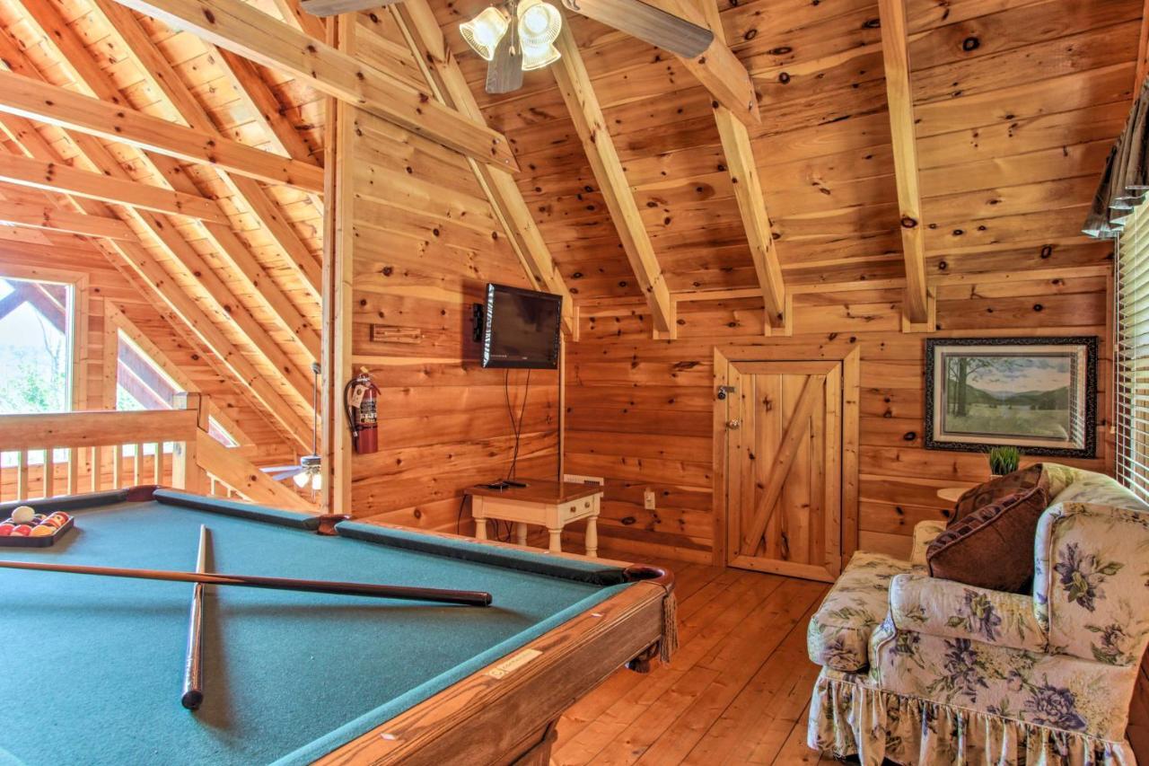 Family Cabin With Pool And Hot Tub