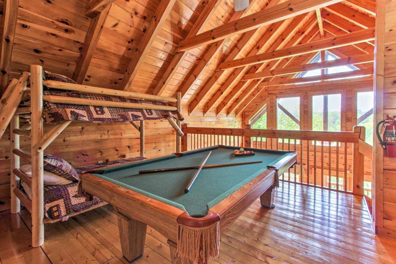 Family Cabin With Pool And Hot Tub