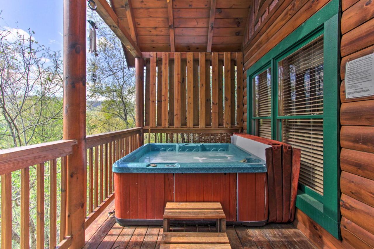 Family Cabin With Pool And Hot Tub Pigeon Forge