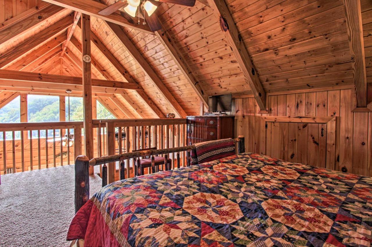 Scenic Solitude With Private Hot Tub!