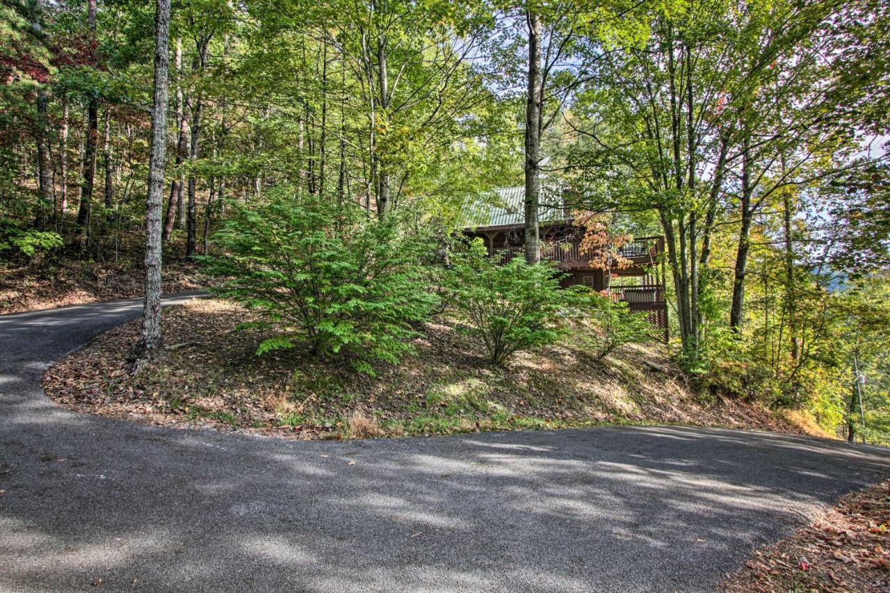 Scenic Solitude With Private Hot Tub! * Pigeon Forge